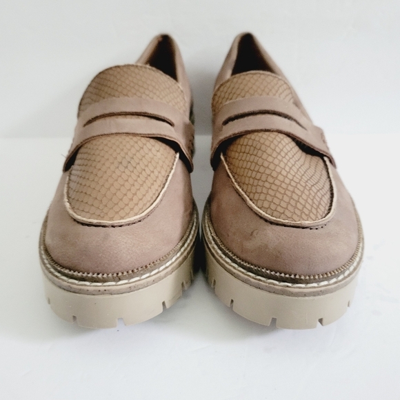 NEW CREVO May Leather Chunky Slip-on Loafer In Taupe Size 9 - Picture 3 of 7